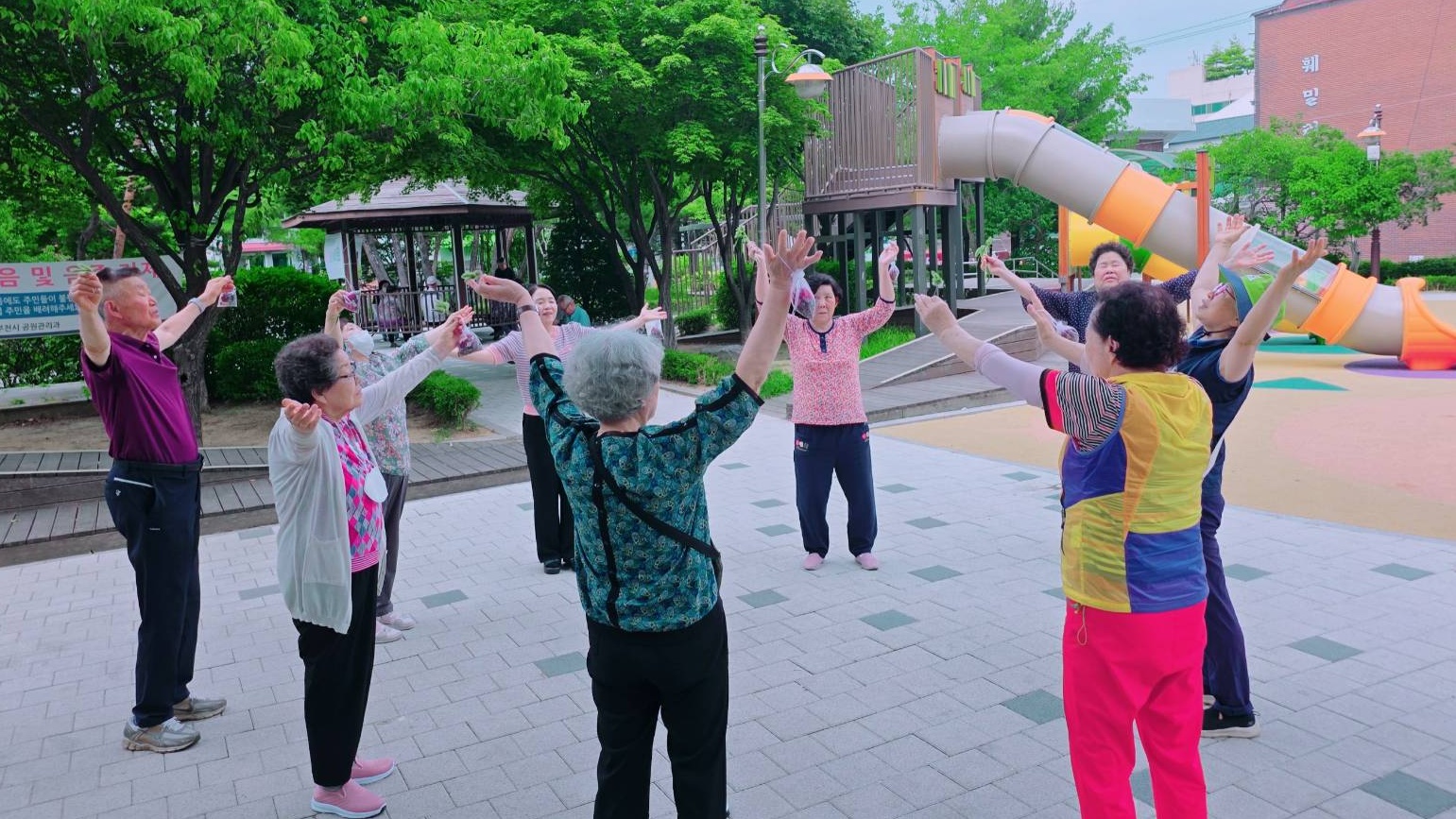 0701 숲체험 교실 05 000 01-1 21539_0-crop.jpg